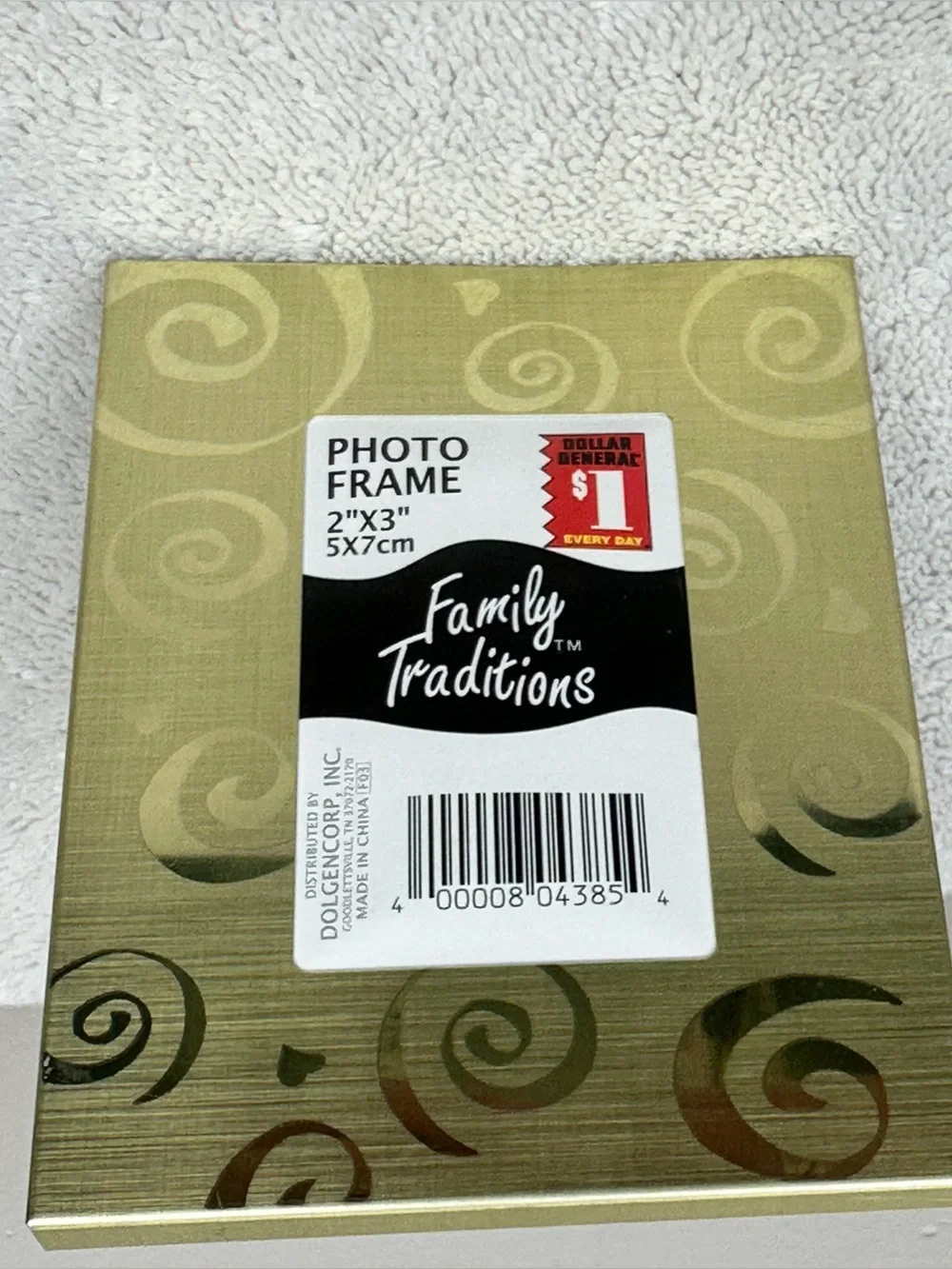 Family Traditions gold swirl
